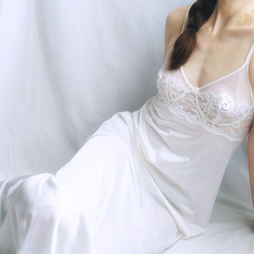 Vintage 1960s Lace & Satin Nylon Dressing Gown
